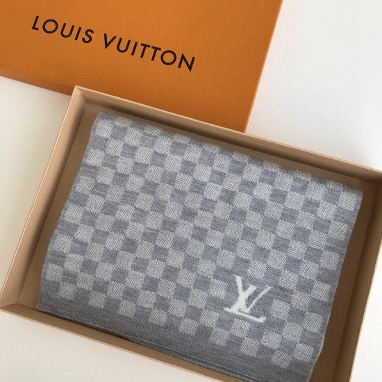 Louis Vuitton 男士围巾 30*168cm 100%羊毛 这款柔软的针织围巾以休闲的手法诠释了Louis Vuitton经典的棋盘图案，温暖和时尚共存 秋冬最佳选择 棋盘格子～浅灰 - Click Image to Close