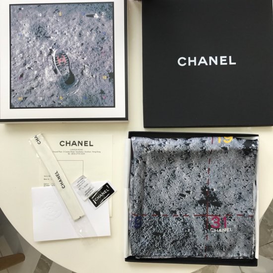 Chanel 高雅 简约 精美 90*90cm 100%真丝 暗纹提花织纹 原单品质 登月～灰色 - Click Image to Close