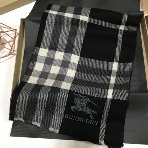 Burberry 绣马长巾 70*200cm 100%羊绒 围巾披肩两用