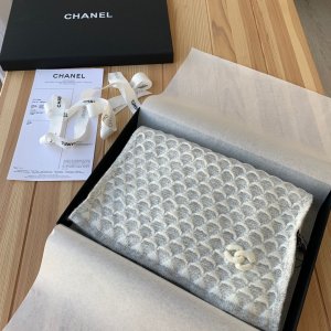 Chanel 麟纹长巾 30*180cm 50%真丝50%羊毛 简单大气