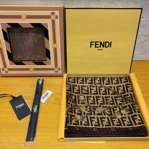 Fendi 罗马锁链～咖色 90*90cm 100%真丝 原单品质