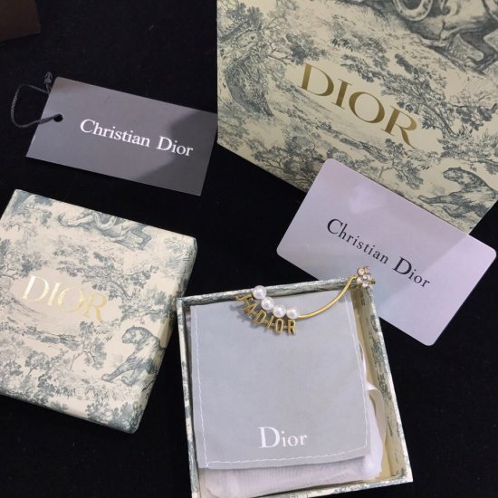 Dior 迪奥18新 复古淡金色珍珠 五角星cd 字母 单边耳钉耳夹 超个性又时尚的一款单品！ - Click Image to Close