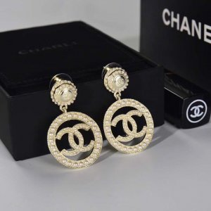 Chanel Chanel 长款 耳钉 耳环玩味的时髦 金属感抢眼球的质感设计船锚独特个性时尚、出街、旅游服饰搭配、帅气超酷范