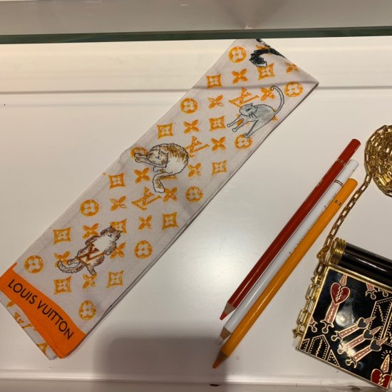 Louis Vuitton 猫咪小飘带 8*120cm 100%斜纹真丝 - Click Image to Close