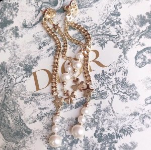 Dior 迪奥 2019年秋冬新品 专柜同步上新 CD链条珍珠流苏耳钉 优雅气质 超精工 市面最高版本 精选原版一致黄铜材质搭配s925纯银针