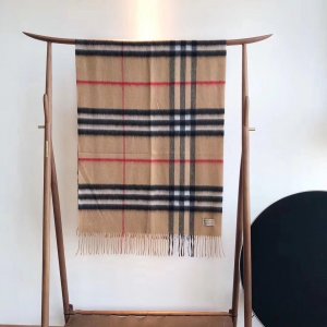 Burberry 纯羊绒披肩 百搭款 非常实用 65*180cm 100% 羊绒 手感极好 配ZG包装 臻选好礼 驼色