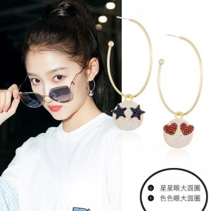 HEFANG Jewelry/何方珠宝爱心星星表情包耳圈耳钉 简约小巧耳环饰设计灵感 新品上市！微镶5A锆钻明星红人感染个性同款 网络聊天中,表情包代替了冰冷的文字,传达出更多不同的情绪以此为灵感,设计师推出萌趣的表情耳钉高端定制 美到爆 超级百搭好推荐又