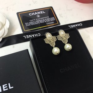 香奈儿 CHANEL 耳钉原版黄铜 材质 顶级原单品质、最高代购级别时尚人士必须拥有 进口专柜材质、不是市面低版本可以媲美的出入海关专柜无压力