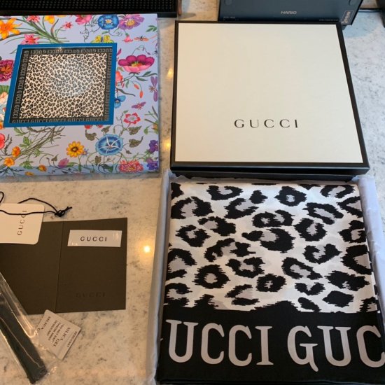 Gucci 字母豹纹～黑白色 90*90cm 100%真丝 原单品质 搭配大衣 时尚又保暖 - Click Image to Close