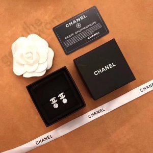 Chanel Chanel 简约风 单钻 小耳钉 日常百搭 s925通体纯银