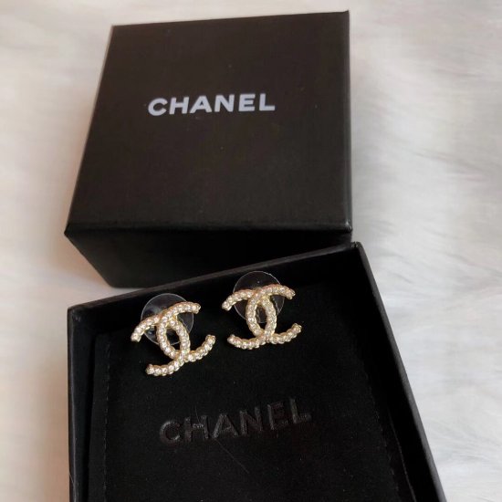 xx375Chanel Chanel 2019年秋冬新品 经典双C耳钉 日常百搭 简约大方 原版一致材质搭配s925纯银针 - Click Image to Close