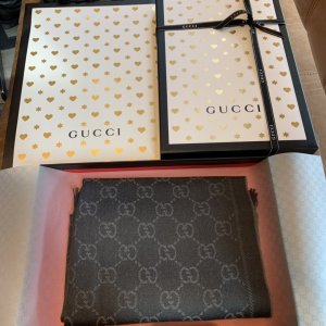 Gucci提花 45*180cm 100%羊毛 经典百搭款 围巾披肩两用 两面可用