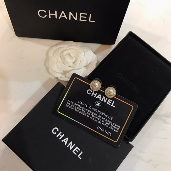 高端 Chanel 圆圈 双C 香奈儿CHANEL耳钉精致迷人S925银针 黄铜材质 原单 品质。随便搭配不分年龄 大牌简约经典款 美不胜收特别百搭 - Click Image to Close