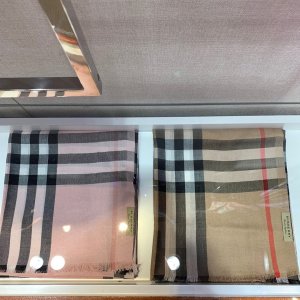 Burberry 薄羊绒长巾 70*220cm 100%羊绒 围巾披肩两用 百搭时尚