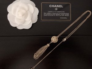 Chanel 半球双C镂空 复古流苏项链 原版材质 精工品质 性价比超高 背部logo清晰可见 非常时尚洋气的一款设计 流苏灵动优雅 每一个妹子都可以美美哒 复古zp色 最长56厘米 超好搭配