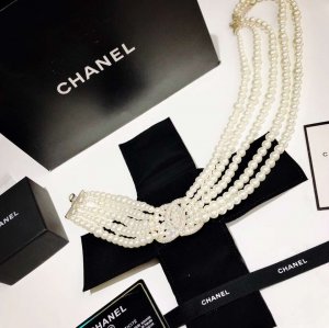 Chanel 19 珍珠五层项链 锁骨链 搭配毛衣或一字领都超赞 精选正品一致材质