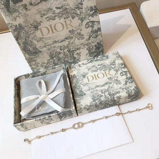 Dior 迪奥 CD 手链 Oh my g 真的太好看了 上边全部是施华洛的Silver Shadow水晶 出品可以说完完全全就是ZP的节奏 原版材质 手链 - Click Image to Close