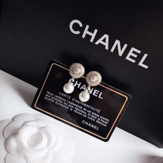 Chanel Chanel 纽扣 珍珠 耳钉 精选原版一致黄铜材质搭配纯银针 时尚大方 - Click Image to Close