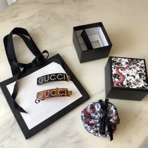 Gucci发夹 2018早春新品 树脂水晶，经典字母 超有气质，黑色，玳瑁2色