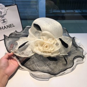 CHANEL香奈儿走秀款麻纱帽极其稀有的进口麻纱材料编织而成，工艺极其复杂，只为造就此款帽子的典雅不凡，重工定制，本品属娇贵精品，无质量问题，不退换换，谢谢理解！