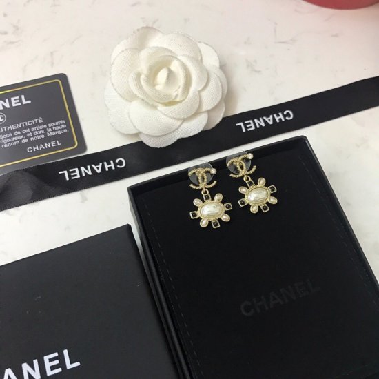 Chanel耳钉香奈儿CHNEL耳钉精致迷人采用最高品质锆石 戴上走到哪里都能成为焦点实在太美了 - Click Image to Close