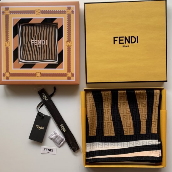 Fendi 波形条纹～杏色 90*90cm 100%真丝 原单品质 - Click Image to Close