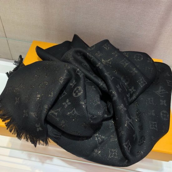 Louis Vuitton 金属长巾 48*200cm 82%山羊绒 14%粘胶纤维4%金属纤维 舒适柔软的材质 披肩围巾两用 - Click Image to Close