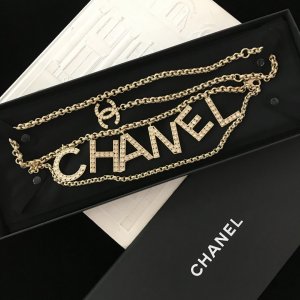 Chanel香奶鹅字母腰链 完美定制zp一致重工艺极品啦！众多网红明星鼻祖必备秀款神奇！ 超牛逼设计太太太好看了 人手必备拥有！ 字母链条都是定制 大小尺寸完全一致 工艺和技术在这里