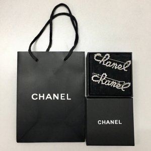 Chanel 胸针 19New arrival重工 香奶奶火爆热销款胸针上新春夏最新独家高端品质实拍图代购级别做工精致全手工镶珠镶钻用的都是上等材质每一处细节都媲美zp超火超好卖超级的高大上