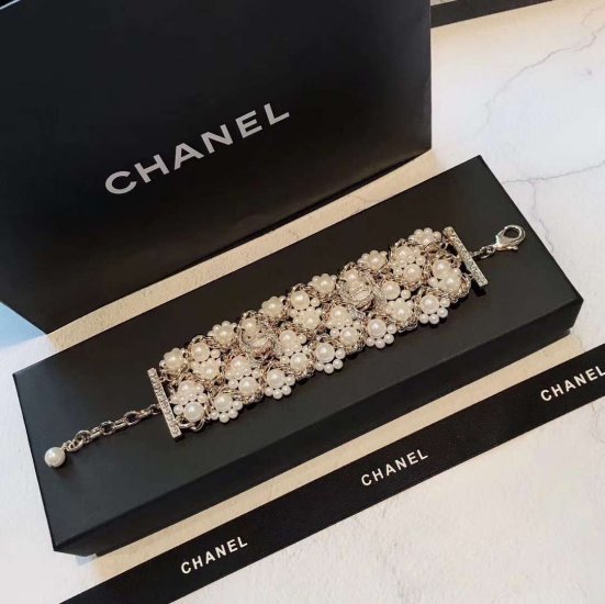 Chanel 珍珠链条手链 名媛必备单品 冬日搭配毛衣 精选zp一致材质 上手真的很美 - Click Image to Close