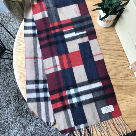 Burberry 拼色格纹围巾 原单品质 30*168cm 100%羊绒 亮丽的色彩 错落无序的格纹 舒适的材质 让人爱不释手 情侣款～ - Click Image to Close