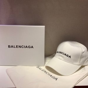 Balenciaga 帽子 出街凹造型必备单品 简约设计更百搭