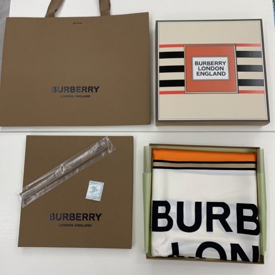 Burberry 徽标印花～橙色意大利精纺丝质斜纹围巾，融入丝网印花技术，装饰品牌徽标 90*90cm 100%斜纹真丝 原单品质 - Click Image to Close