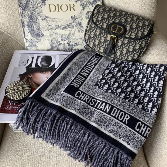 Dior 倾斜字母披肩 围巾 毛毯 140*140cm 57%羊绒43%羊毛 时尚 保暖 重要是好看好看 - Click Image to Close