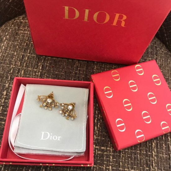 高版本 DIOR 迪奥 个性 耳钉 独特设计复古风格 配浅金色年底了 各种场合婚礼搭配呈现美美的状态 高品质 代购级别 - Click Image to Close