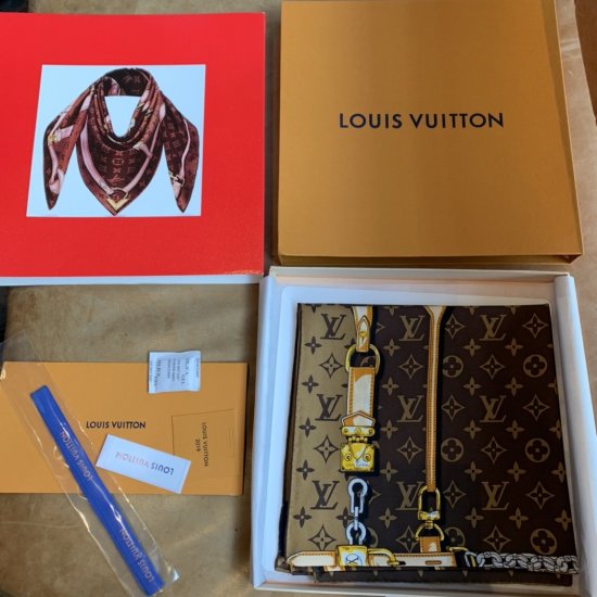 Louis Vuitton 皮带方巾 90*90cm 100%斜纹真丝 手工卷边 - Click Image to Close