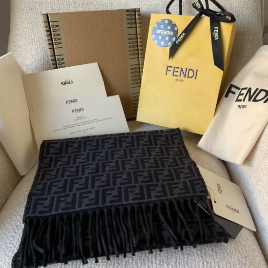 Fendi 双面小F 一面经典的老花图案 一面纯黑色 双面设计 多了许多搭配空间 30*168cm 100%羊毛 - Click Image to Close