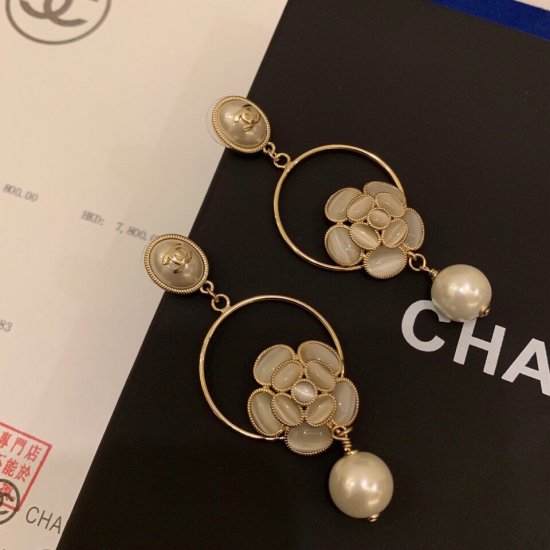 Chanel香奈儿Chanel耳钉 热销款 市面最高版本 专柜1:1款式开模 925纯银针 专柜原版同亚金材质！Chanel经典Logo香奈儿耳吊 女神必备 超级显脸瘦 - Click Image to Close