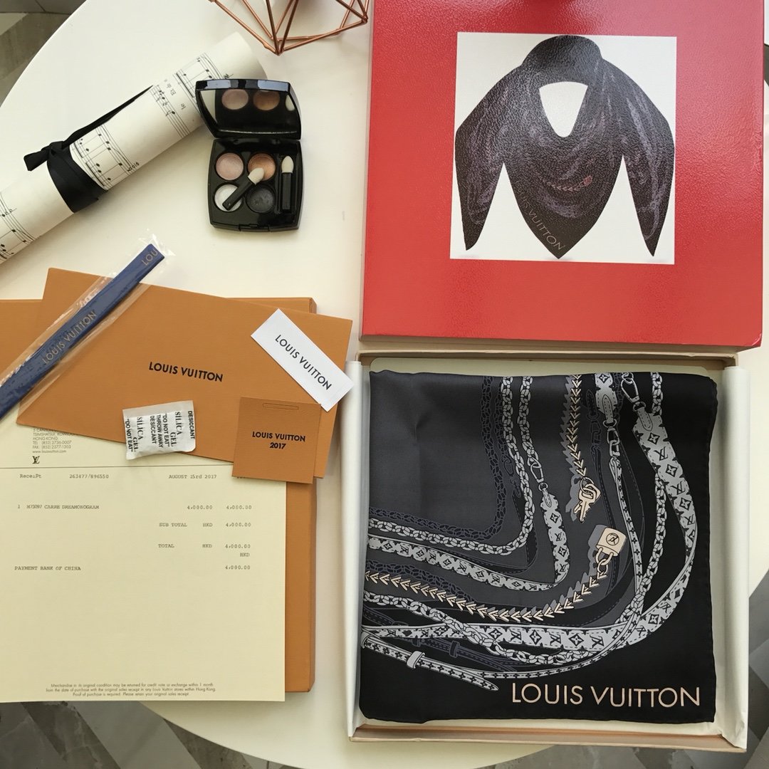 Louis Vuitton 四方链条 90*90cm 100%斜纹真丝 原单品质