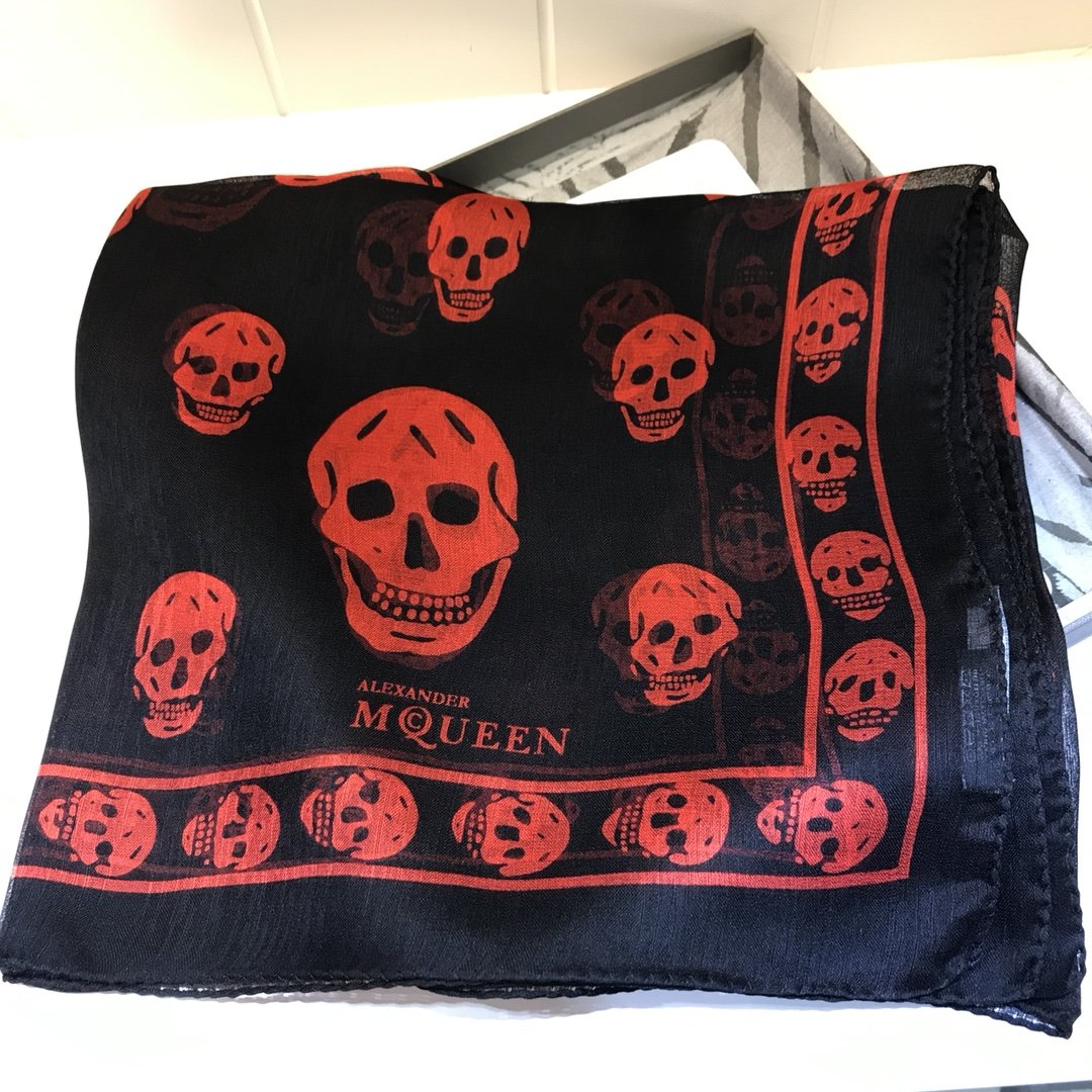 Alexander McQueen 105*120cm 100%真丝 原单品质[玫瑰]黑底红头