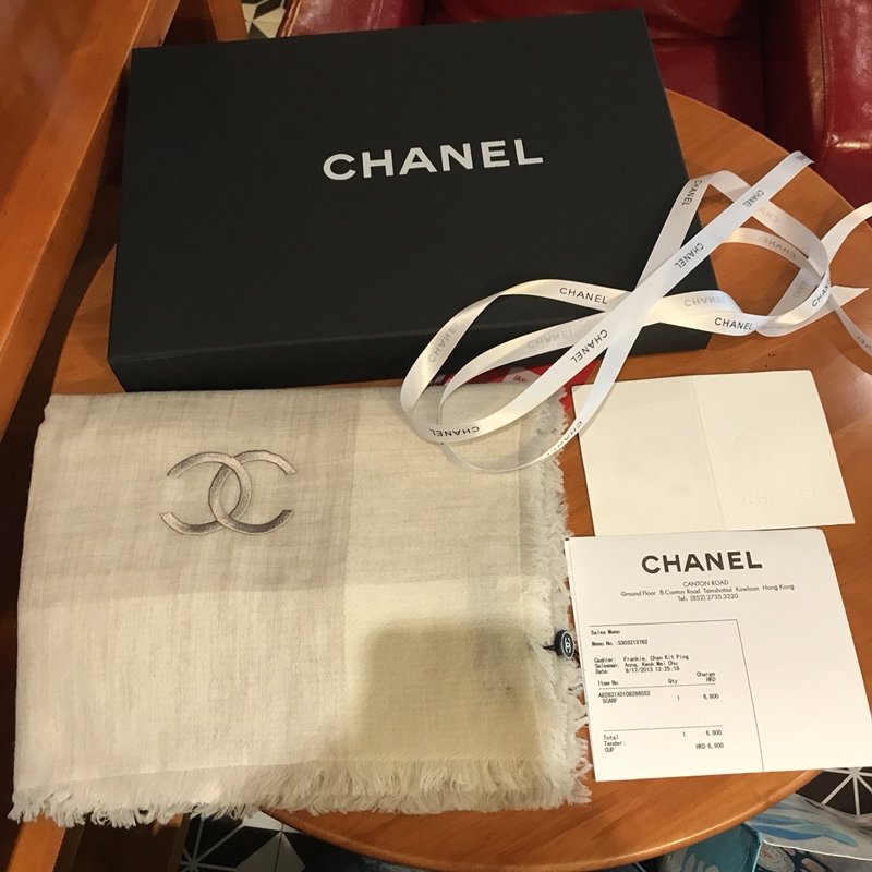 Chanel 双层边框长巾 90*200cm 100%羊绒 厚实柔软的质感带来的温暖绝不是一点点 素雅简单的配色更好搭配各类服饰