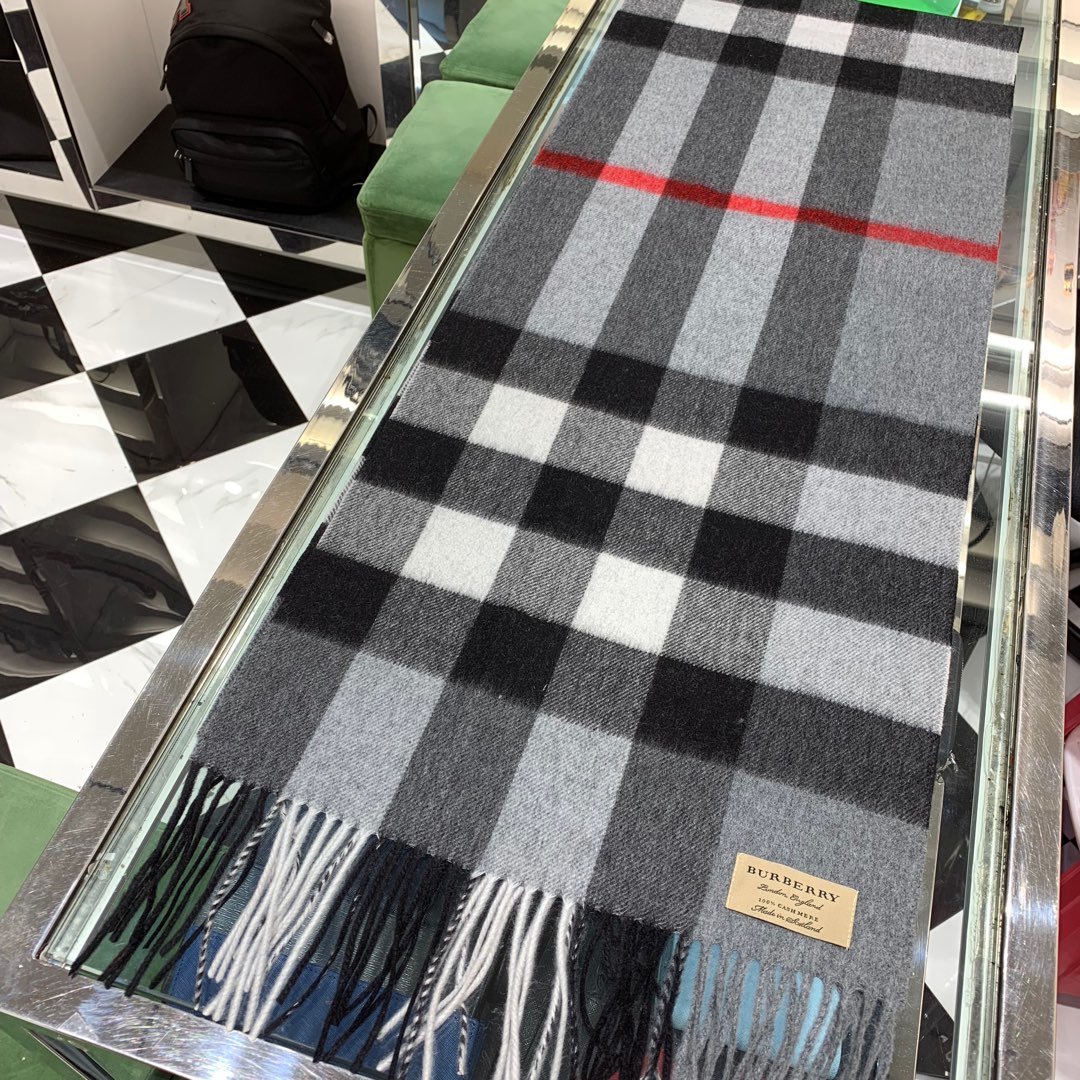 Burberry 超大格 37*200cm 100%羊绒 纯羊绒打造柔软触感