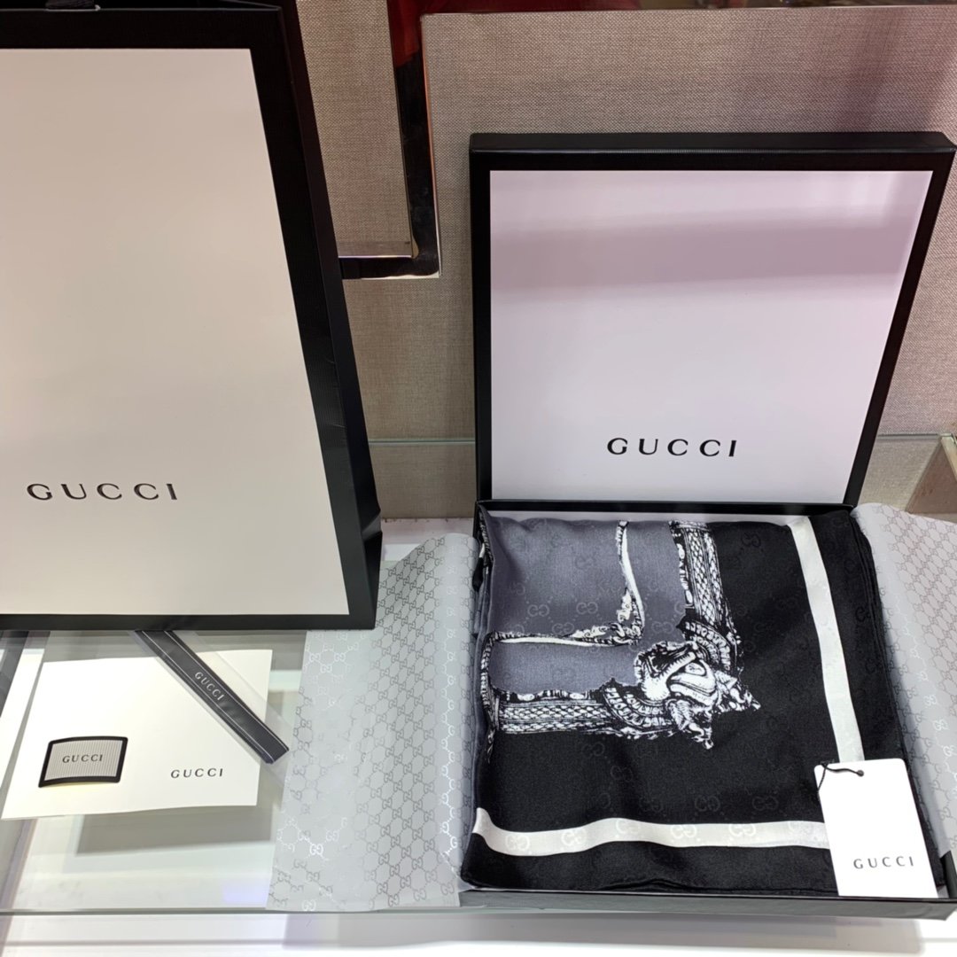 Gucci 马头方巾 105*105cm 100%真丝 围巾披肩两用