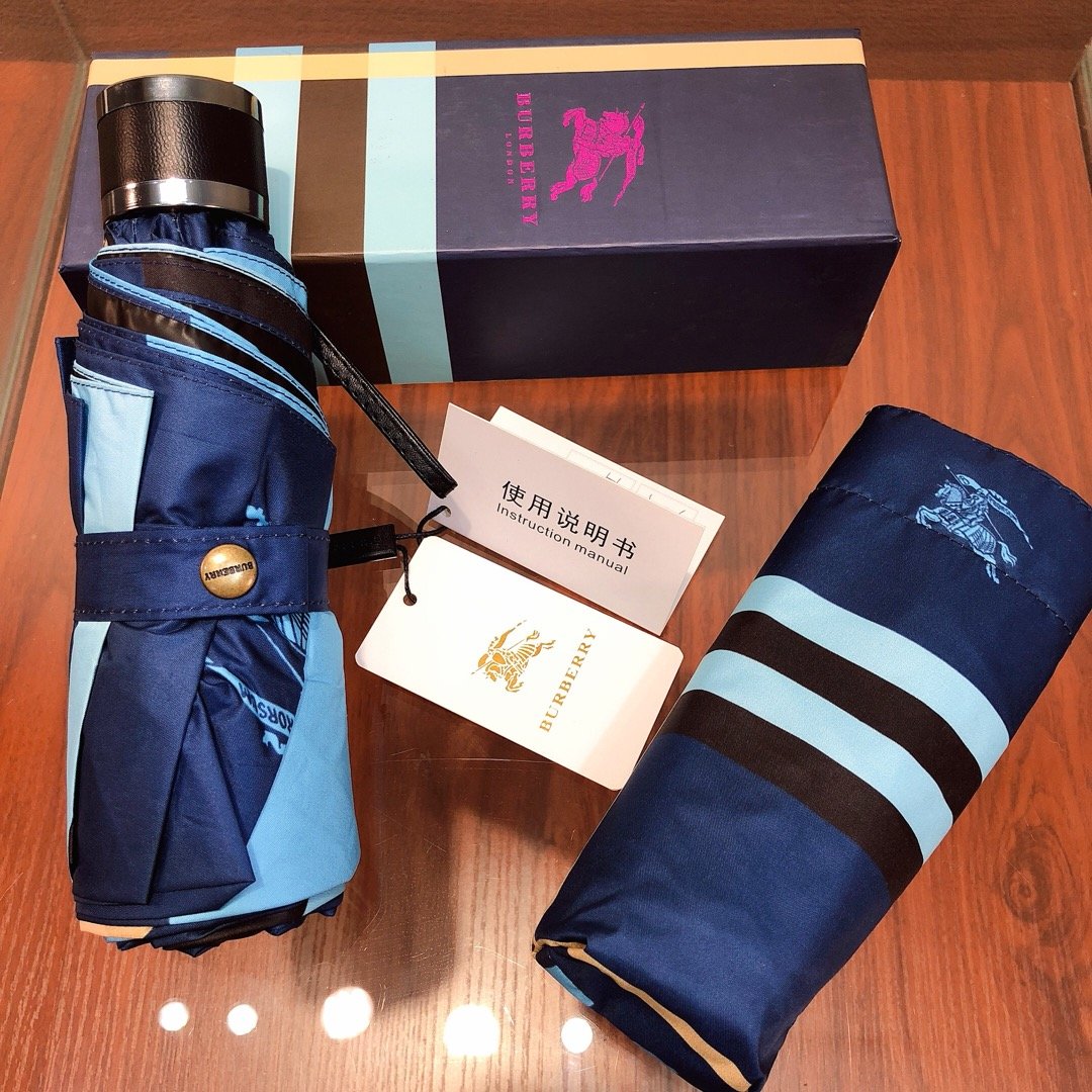 Burberry 五折睛雨伞今年最火爆时尚单品 巴家晴雨伞特别值得骄傲就是其超强的防晒功能