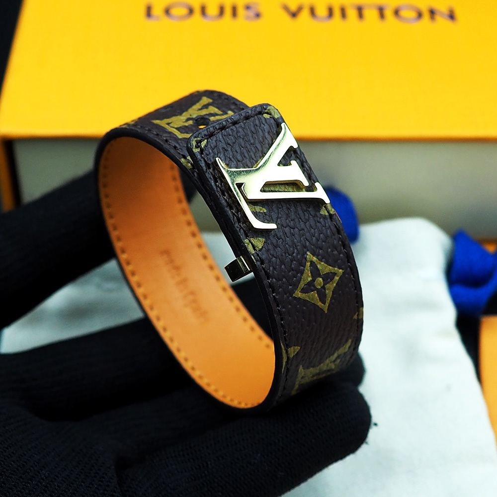 Louis Vuitton 路易威登 限定LV老花宽皮绳手链小牛皮里 火爆款出货 设计独特 复古前卫 美女必备