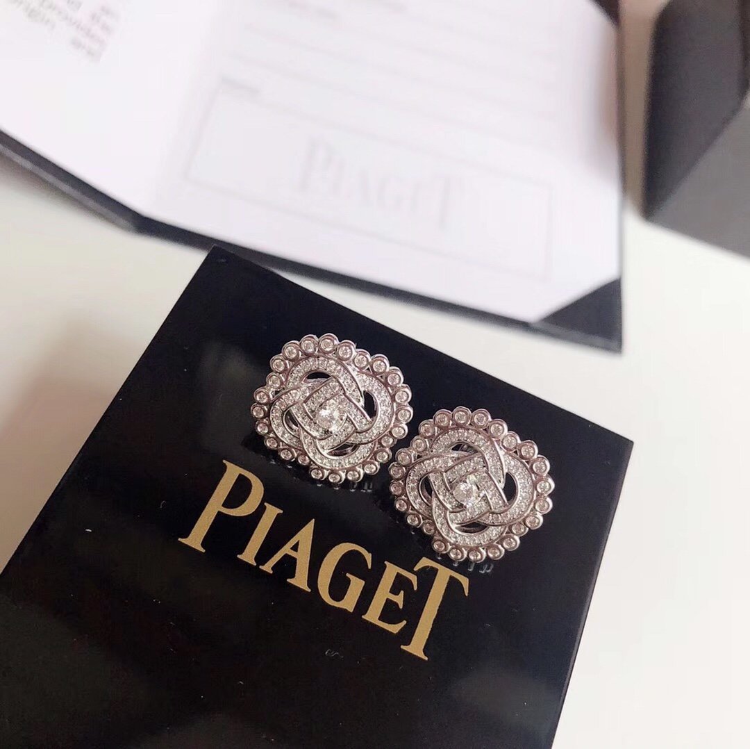 Piaget 伯爵 花蕾耳钉 经典奢华大气的设计理念 超高端进口s925纯银材质电镀厚金 不褪色不过敏