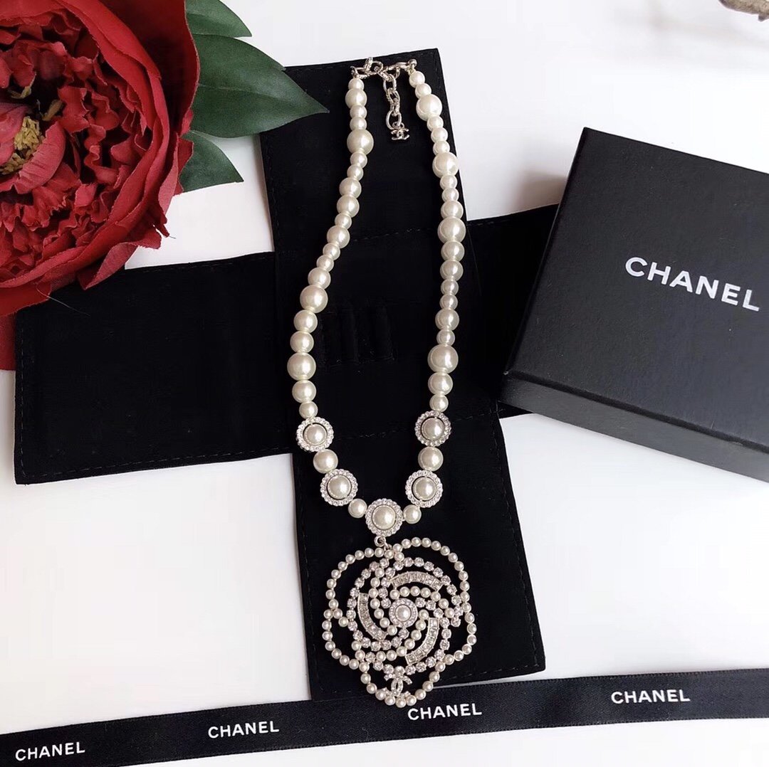 Chanel Chanel 2019年春秋 专柜同步上新 山茶花珍珠项链 奢华大气精致 女人味十足 精选原版一致黄铜材质