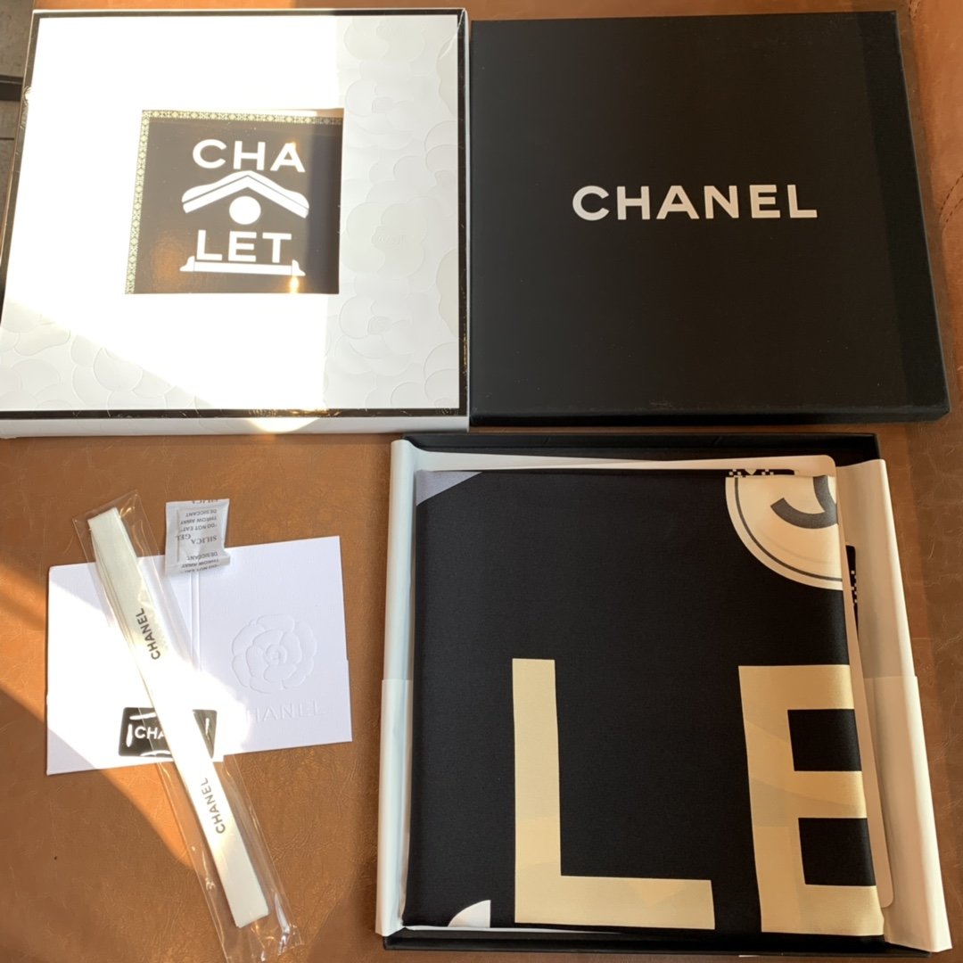 Chanel 高雅 简约 精美 90*90cm 100%斜纹真丝 原单品质 简约小屋～黑色