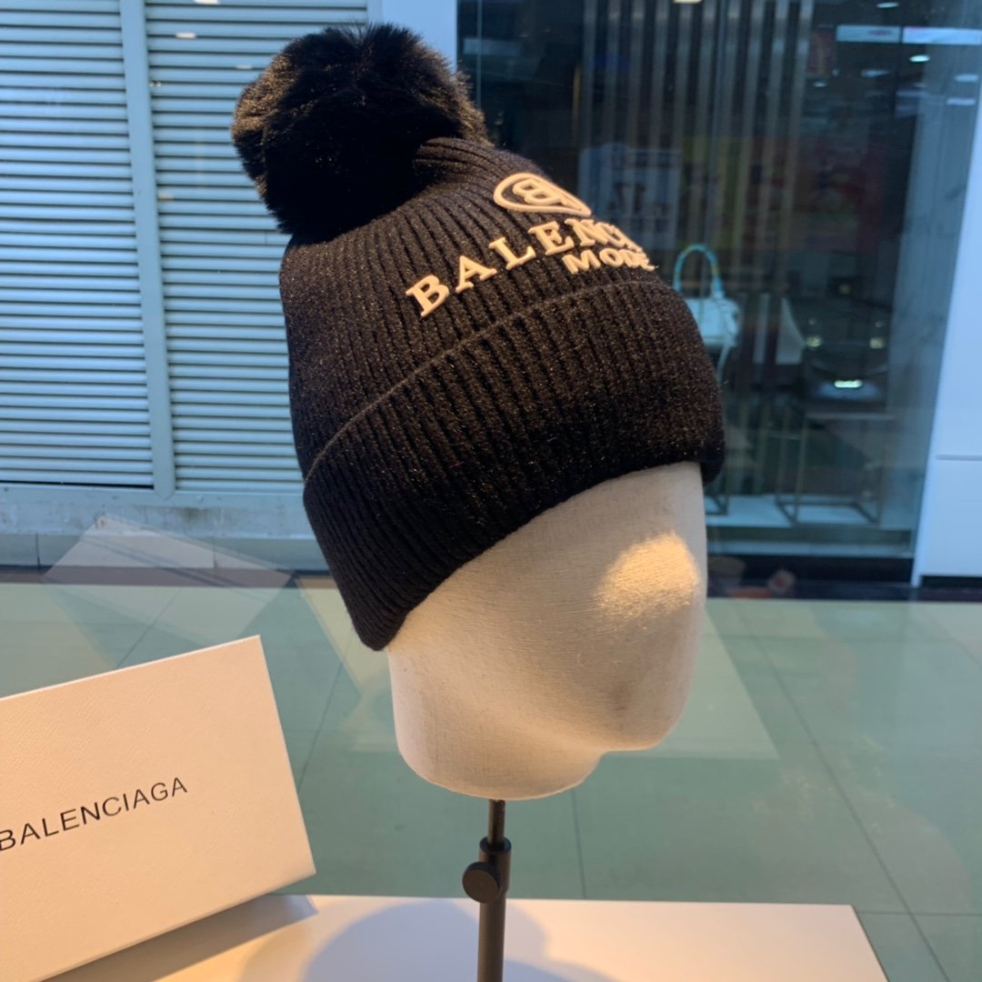 BALENCIAGA巴黎世家毛线帽，秋冬保暖必备，搭配兔毛球，跑量