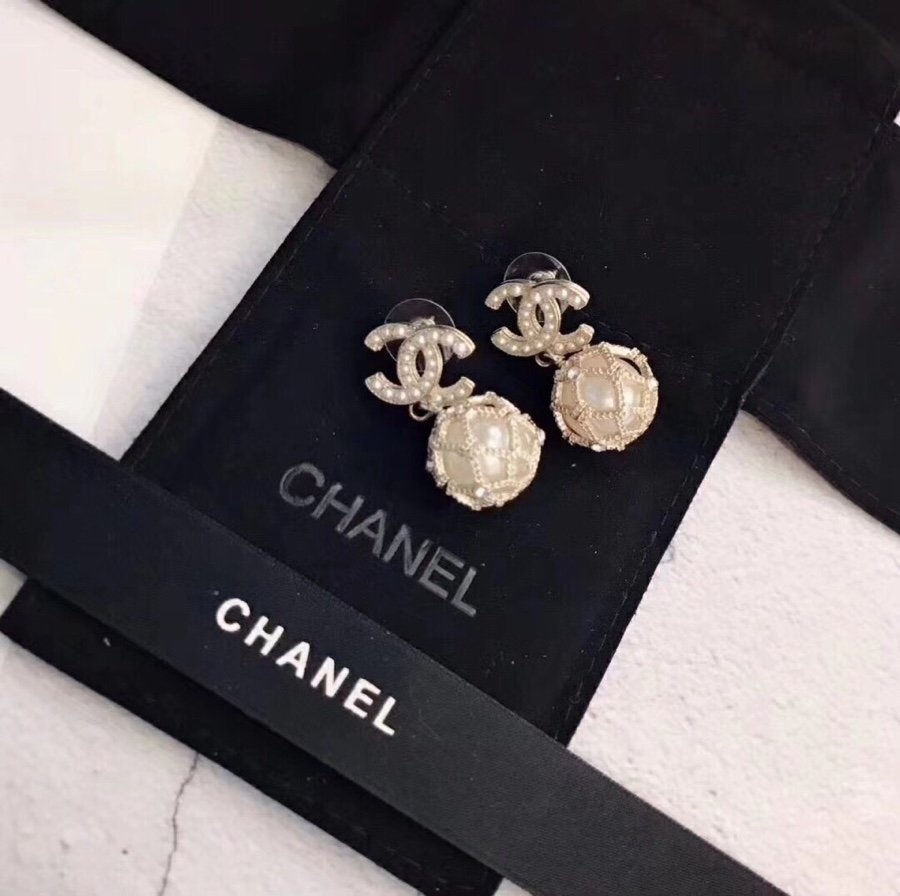 Chanel Chanel 专柜同步上新 气质名媛珍珠水晶经典Chanel珍珠 正品一致黄铜材质搭配s925纯银针．小号